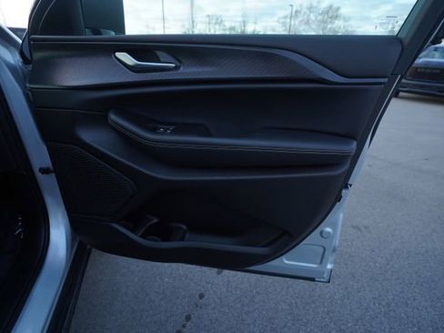 Used 2025 Jeep Grand Cherokee Laredo w/ Luxury Tech Group I image 21