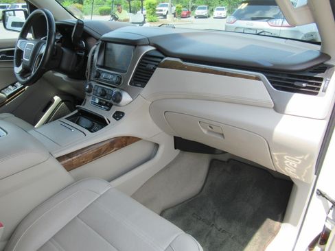 Used 2015 GMC Yukon Denali w/ Premium Package AWD/4WD image 11