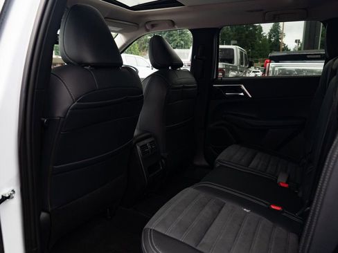 New 2025 Mitsubishi Outlander SE image 21