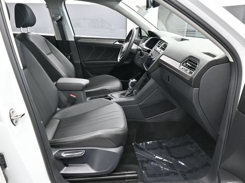 Used 2023 Volkswagen Tiguan SE FWD image 43
