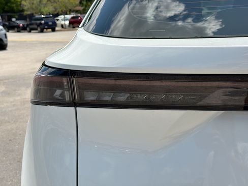 Used 2024 Nissan Ariya FWD image 10