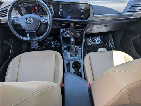 Used 2019 Volkswagen Jetta SEL w/ Cold Weather Package FWD image 17