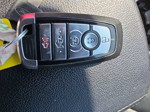 Used 2018 Ford Explorer XLT w/ Equipment Group 202A FWD image 13