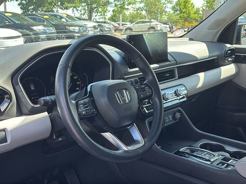 Used 2025 Honda Pilot EX-L image 23