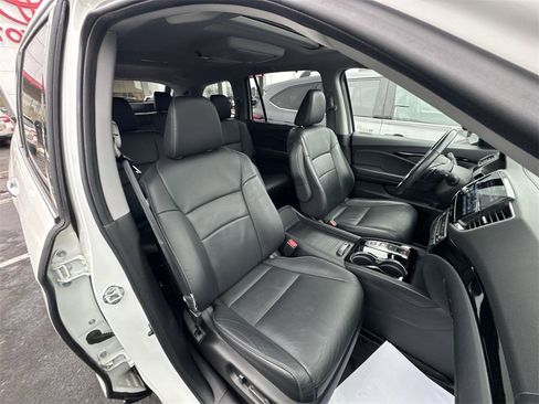 Used 2021 Honda Pilot Touring image 32