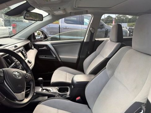 Used 2017 Toyota RAV4 XLE FWD image 12