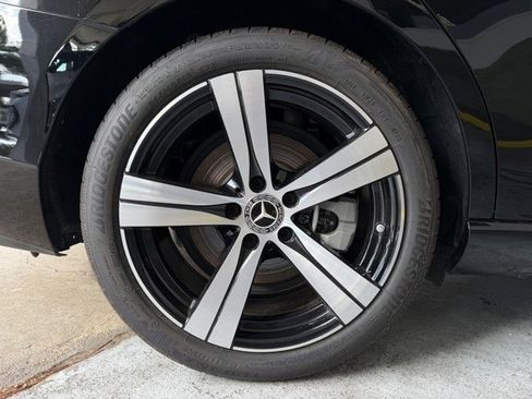 Used 2024 Mercedes-Benz C 300 Sedan image 23