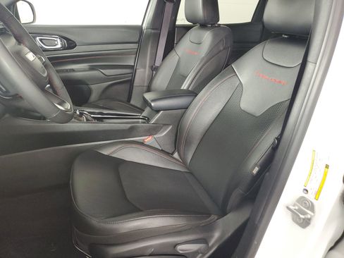 Used 2025 Jeep Compass Trailhawk AWD/4WD image 12