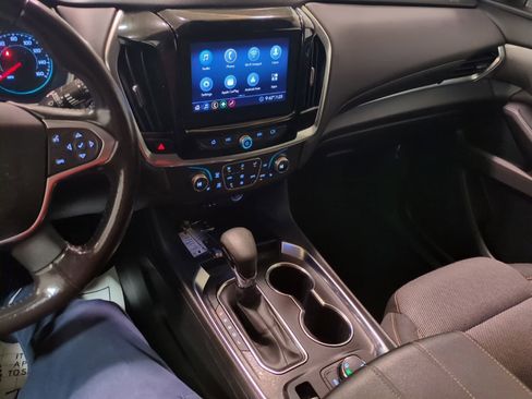 Used 2021 Chevrolet Traverse LT image 21