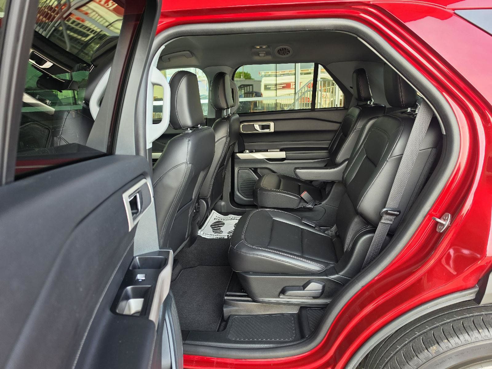 Used 2023 Ford Explorer XLT w/ Equipment Group 202A AWD/4WD image 17