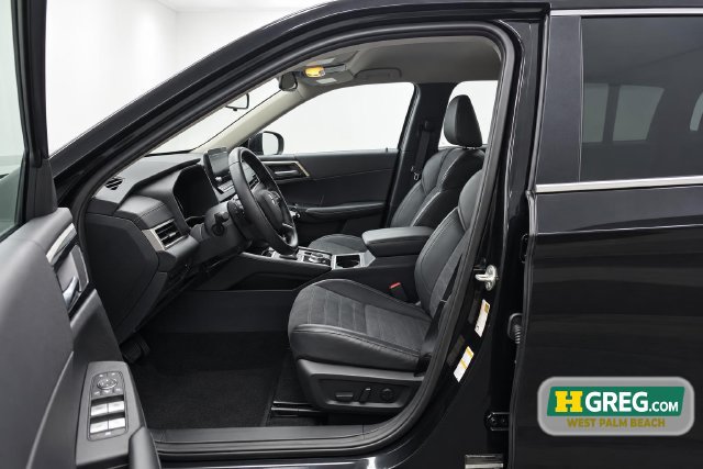 Used 2024 Mitsubishi Outlander SE FWD image 10
