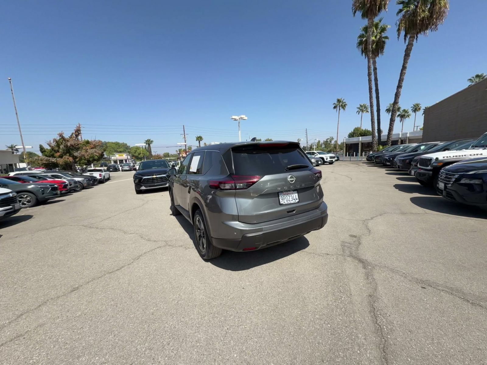 Used 2025 Nissan Rogue SV FWD image 10