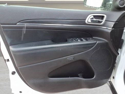 Used 2020 Jeep Grand Cherokee Limited image 14