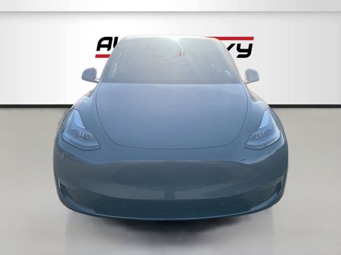 Used 2023 Tesla Model Y Long Range AWD/4WD image 2