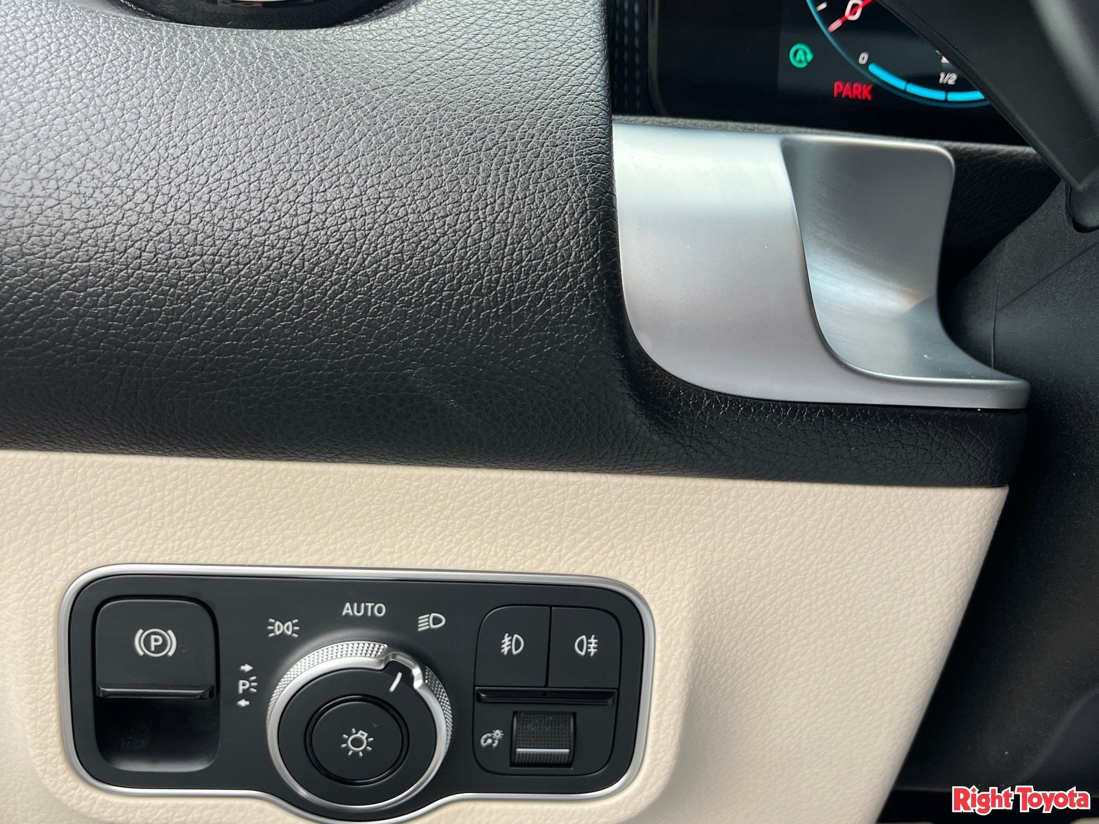 Used 2022 Mercedes-Benz GLB 250 image 31