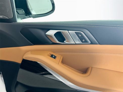 Used 2025 BMW X5 xDrive40i w/ M Sport Package image 29