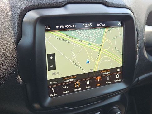 Used 2018 Jeep Renegade Latitude w/ UConnect 8.4 Nav Group FWD image 14