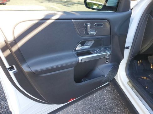 Used 2021 Mercedes-Benz GLB 250 GLB 250 image 19