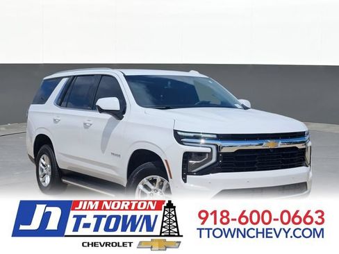 Used 2025 Chevrolet Tahoe LS RWD image 1