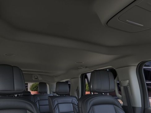 New 2026 Lincoln Navigator Premiere AWD/4WD image 22
