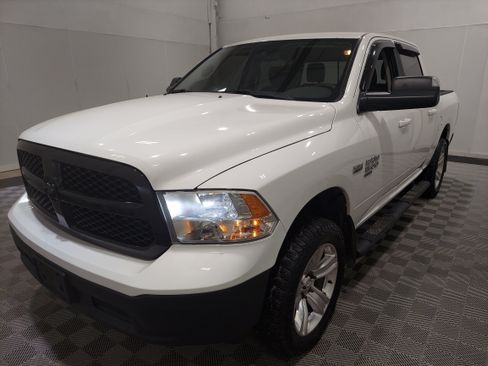 Used 2019 RAM 1500 Classic SLT AWD/4WD image 1