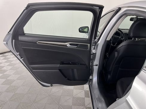 Used 2016 Ford Fusion SE w/ Equipment Group 202A image 12