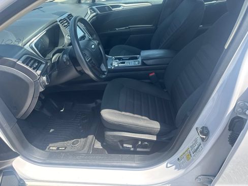 Used 2020 Ford Fusion SE FWD image 12