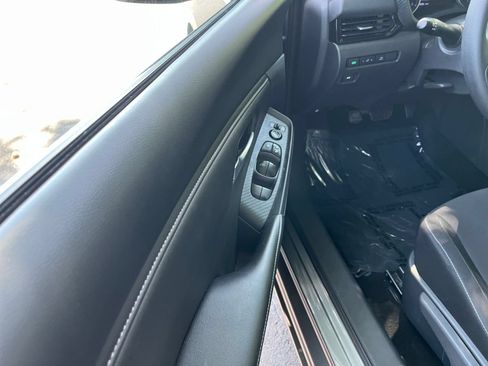 Used 2025 Nissan Sentra SV FWD image 15