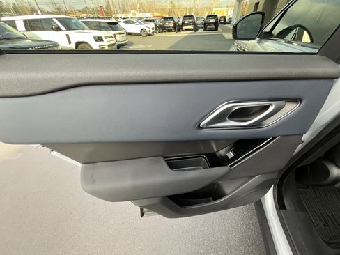 Certified 2024 Land Rover Range Rover Velar Dynamic SE image 31