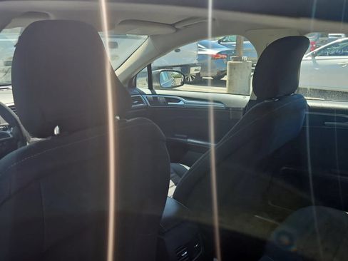Used 2019 Ford Fusion SE FWD image 11