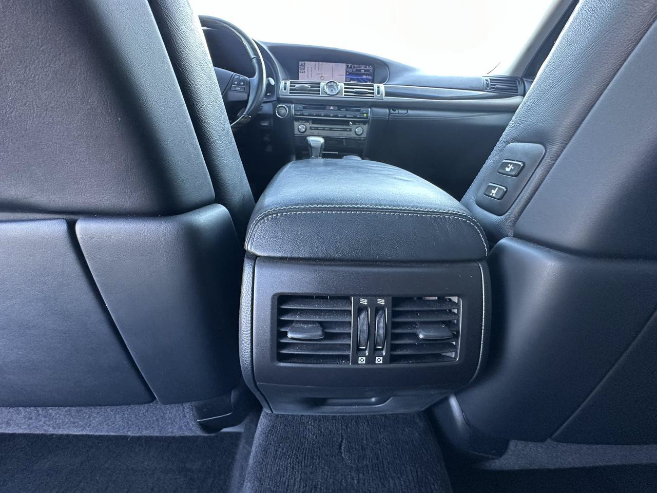 Used 2013 Lexus LS 460 AWD w/ Comfort Pkg image 39