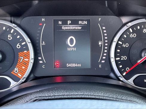 Used 2023 Jeep Renegade Latitude AWD/4WD image 19