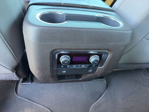 Used 2022 Chevrolet Suburban LT w/ Luxury Package image 26