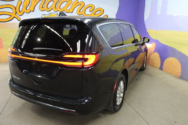 Used 2026 Chrysler Pacifica Select FWD image 8