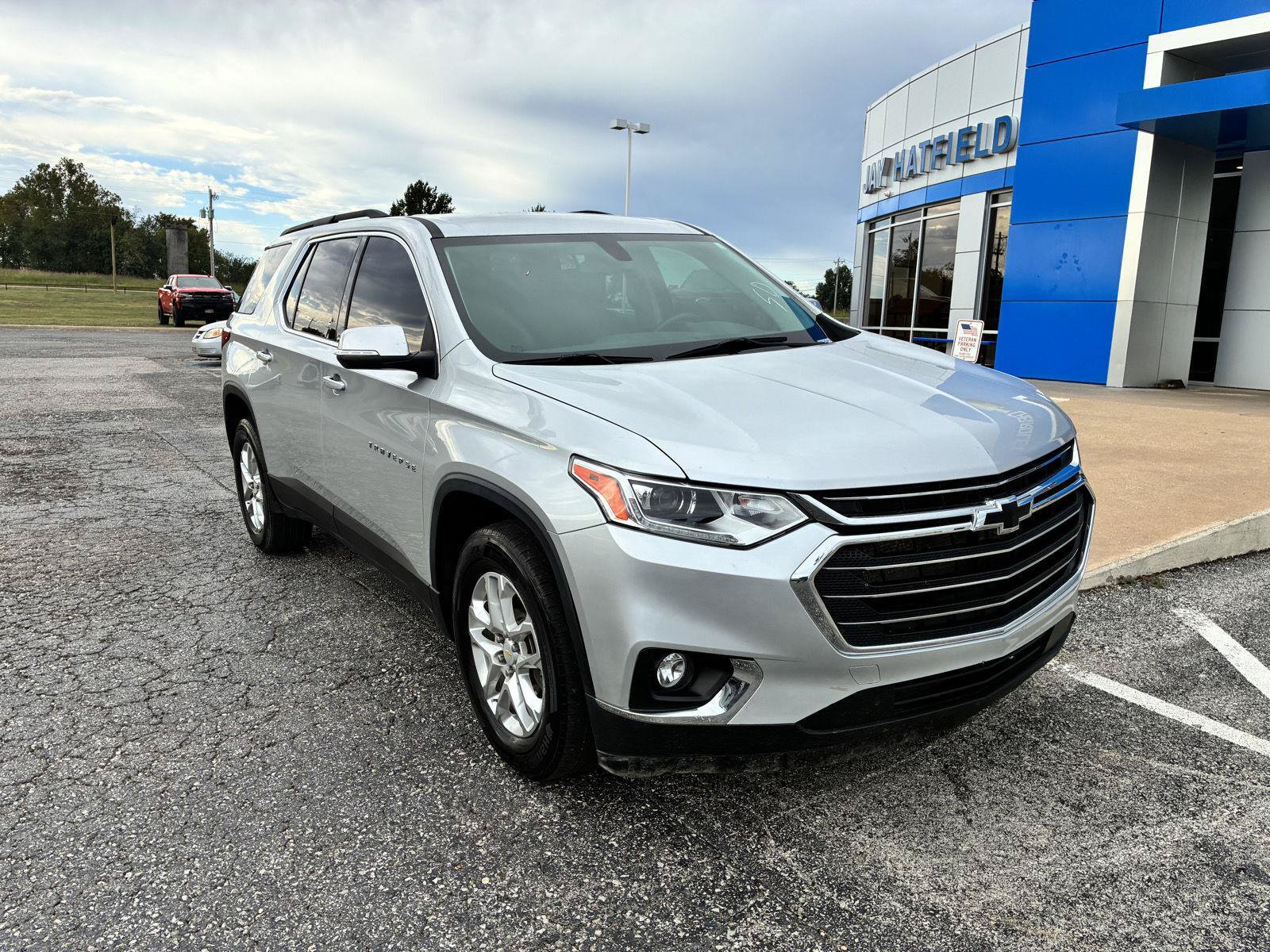 Used 2021 Chevrolet Traverse LT FWD image 2