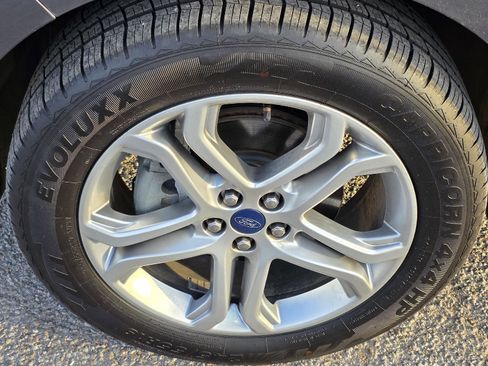 Used 2018 Ford Edge Titanium w/ Technology Package image 44