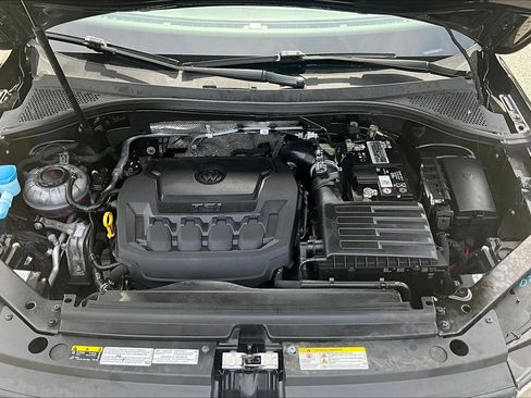 Used 2022 Volkswagen Tiguan SE w/ Panoramic Sunroof Package AWD/4WD image 9