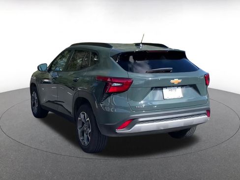 Used 2025 Chevrolet Trax LT image 11