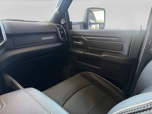 Used 2025 RAM 2500 Laramie AWD/4WD image 33