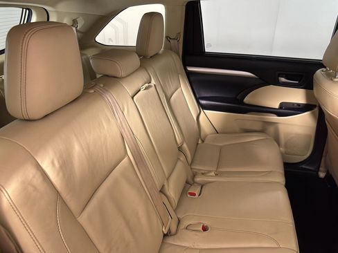 Used 2015 Toyota Highlander XLE AWD/4WD image 19
