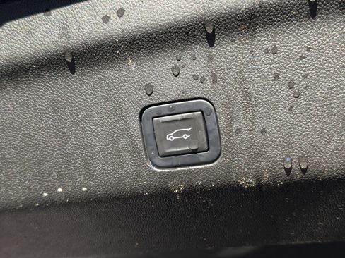 Used 2022 GMC Yukon Denali image 46