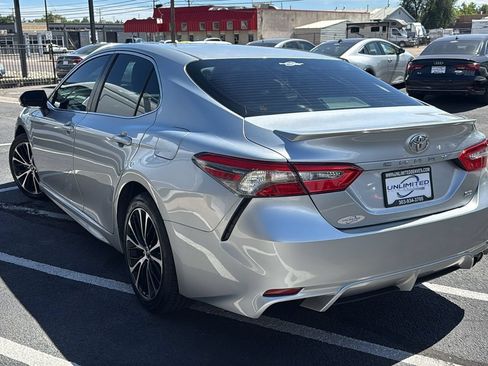 Used 2018 Toyota Camry SE w/ Convenience Package FWD image 5