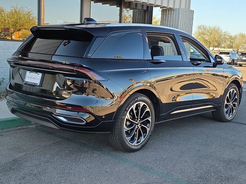 Used 2024 Lincoln Nautilus Reserve w/ Equipment Group 202A image 7