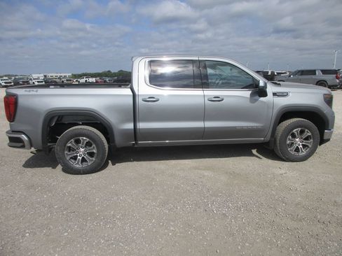 New 2026 GMC Sierra 1500 SLE AWD/4WD image 3