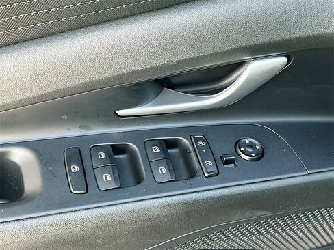 Used 2024 Hyundai Elantra SEL image 21