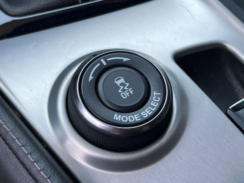 Used 2019 Chevrolet Corvette Stingray Coupe RWD image 18