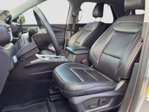 Certified 2022 Ford Explorer XLT w/ Equipment Group 202A image 15