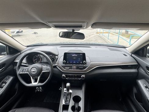 Used 2025 Nissan Altima 2.5 SV image 33