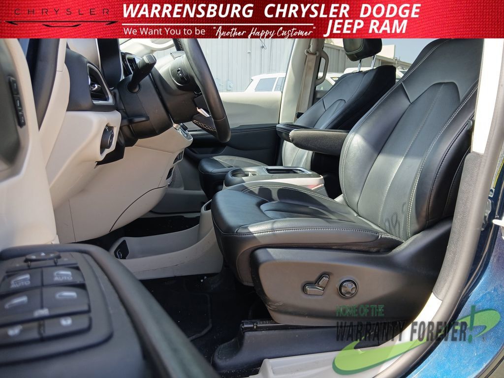 Used 2024 Chrysler Pacifica Touring-L FWD image 13