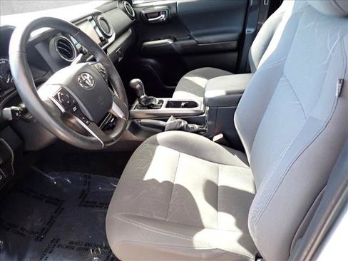 Used 2018 Toyota Tacoma TRD Off-Road w/ Technology Package AWD/4WD image 10